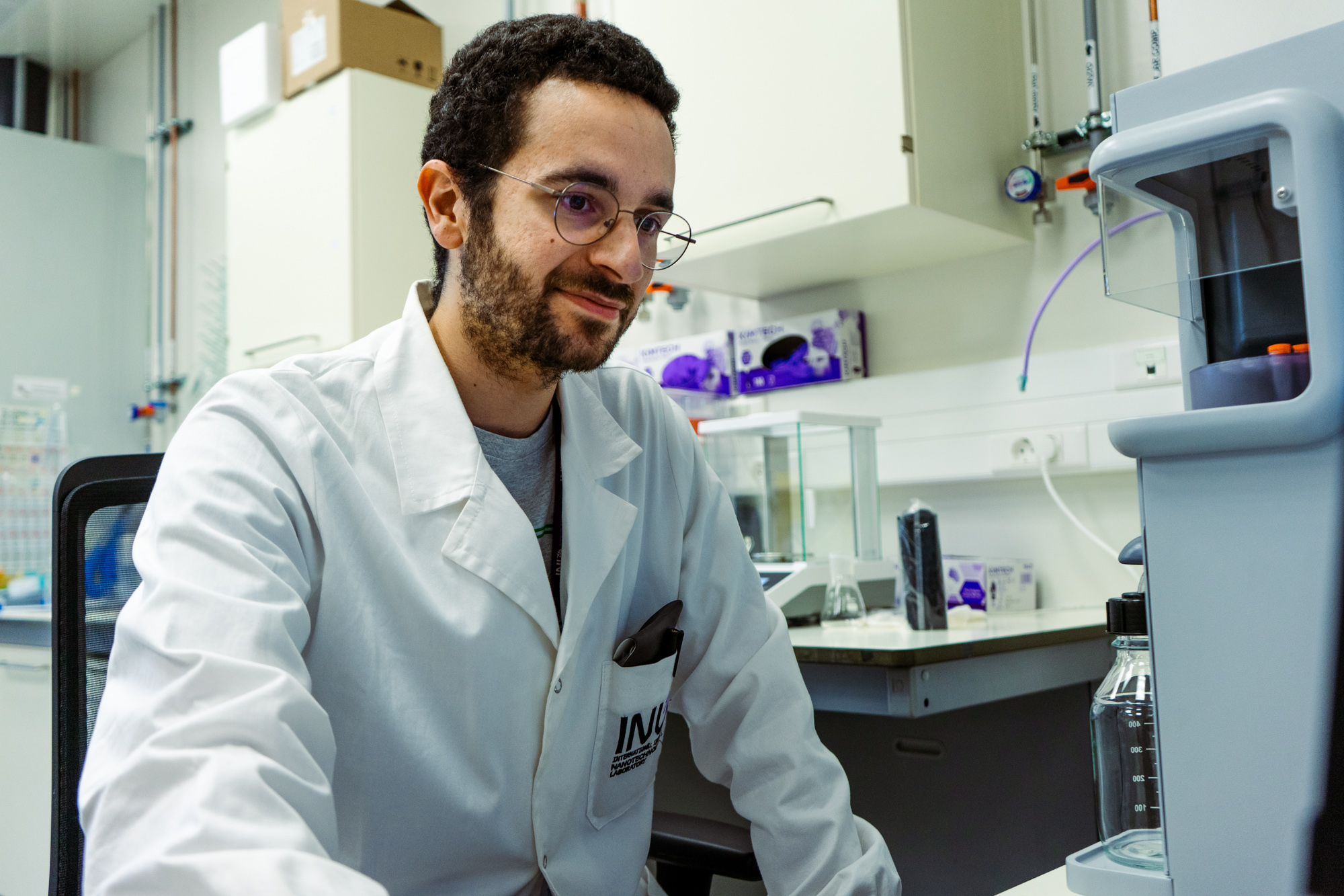 Remote control for cells: new wireless nanoswitches control how cells sense force